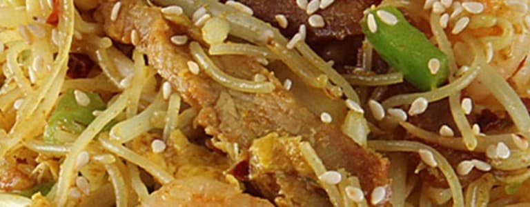 Singapore Rice Noodle With Shrimp, Pork In Curry Sauce