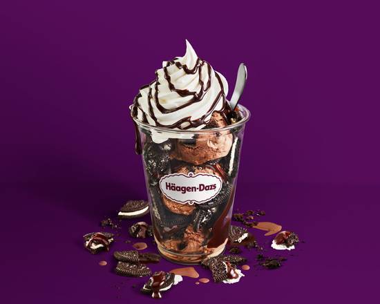 Midnight Cookies and Cream Dazzler Sundae